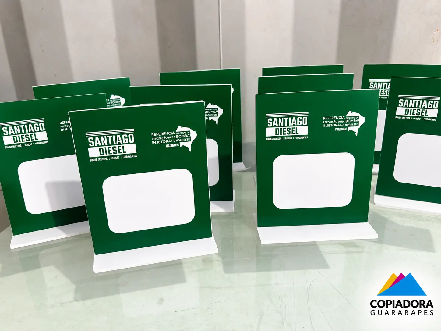 Displays de balcão em PVC — Santiago Diesel